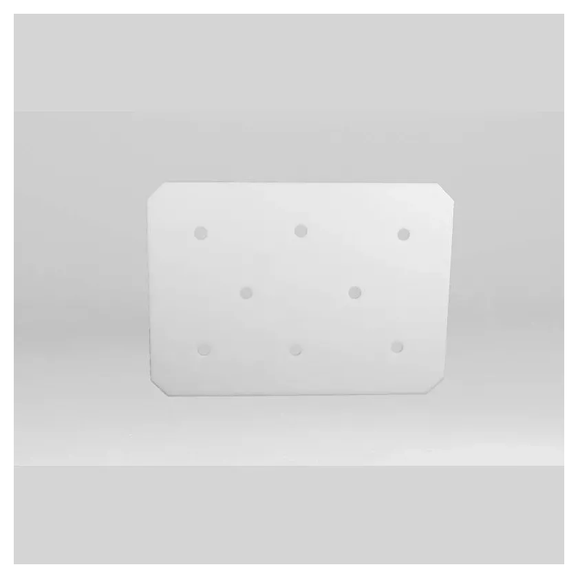 Planche nylon avec trou pour bac 400L 825x620x10mm
