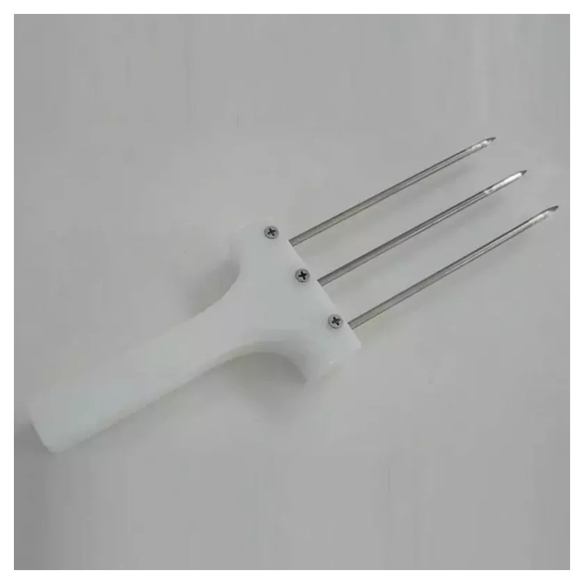 Poincon trident pour appareil a souvlaki