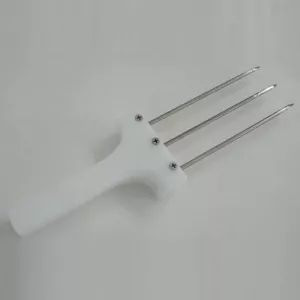 Poincon trident pour appareil a souvlaki